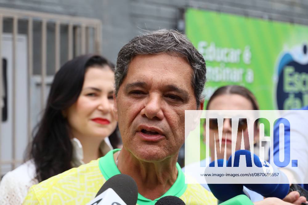 Election for governor in Espirito Santo. Vitoria, ES, October 25, 2026 - Politics - Ricardo Ferraco (MDB ES), governor of Espirito Santo and candidate for re-election, during voting at the school on Ilha Novo Mundo, in the Praia do Canto neighborhood, in Vitoria, this Sunday, the 25th.(Foto: Charles Sholl Brazil Photo Press Brazil Photo Press) INTERNATIONAL Vitoria corner beach Espirito Santo Brasil