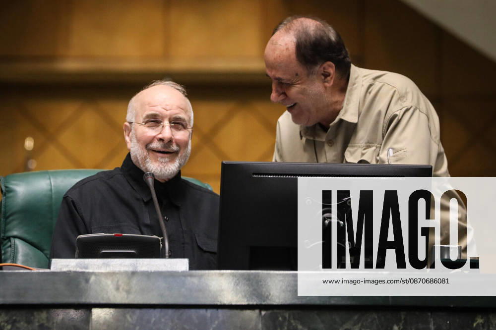 Mohammad Bagher Ghalibaf smiles from the speaker s green chair as a beige-shirted man bends toward him at the Islamic Consultative Assembly in Tehran, Iran, on October 25, 2026. Parliamentary reports said more than two-thirds of lawmakers joined the October 25 open sitting of the Islamic Consultative Assembly, attending either in person or remotely. Tehran Iran - ZUMAi98_ 20261025_zih_i98_079