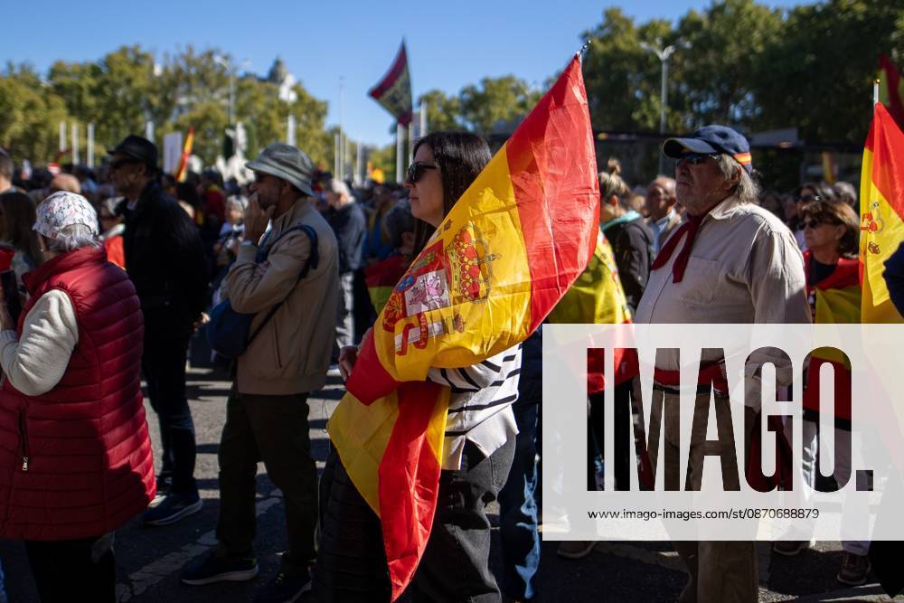 A woman waves a Spanish flag..Thousands of people in Madrid have rallied in support of the demands made by women from Ceuta known locally as caballas who are calling for a return to normalcy in the autonomous city. Madrid Spain - ZUMAs197 20261025_aaa_s197_120