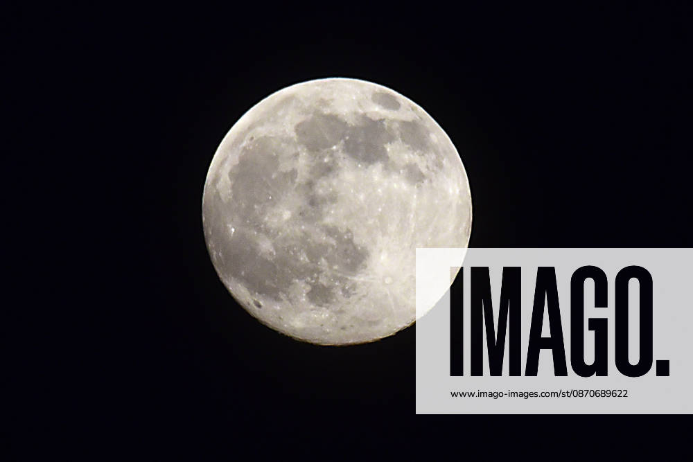 A Close-Up View Of Full Moon As Seen In The Sky On The Occasion Of Sharad Purnima Kolkata, Oct 25 (ANI): A close-up view of full moon as seen in the sky on the occasion of Sharad Purnima, in Kolkata on Sunday. Kolkata West Bengal India