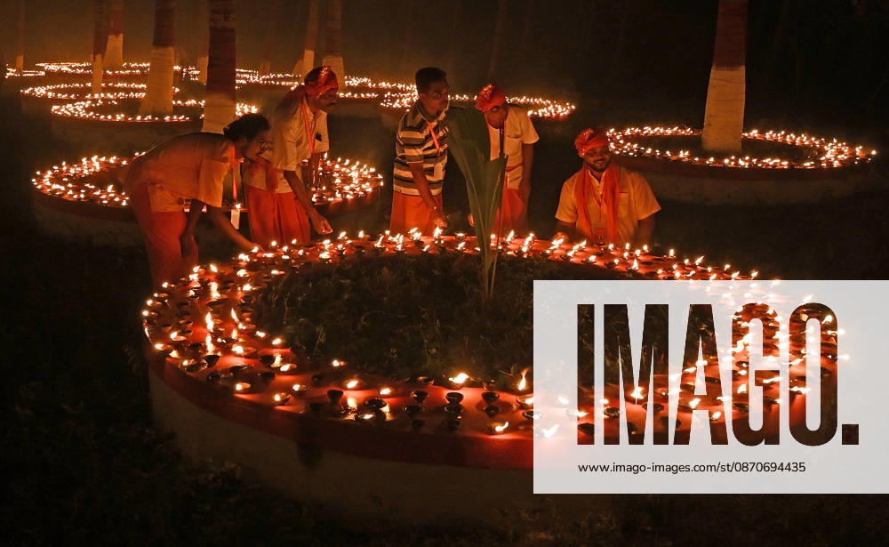 Sharad Purnima (full moon) celebration in Mumbai, India - 25 Oct 2026 Devotees are seen near the earthen lamps on the occasion of Sharad Purnima (full moon) celebration in Mumbai. Sharad Purnima, also known as the Full Moon Festival, marks the end of the monsoon season. devotees observe fasting and meditate on the full moon night, Goddess Lakshmi, the deity of wealth, is worshipped on this day as it is believed to be her birthday. praying to her is said to bring good luck and prosperity in the life of devotees. Mumbai India