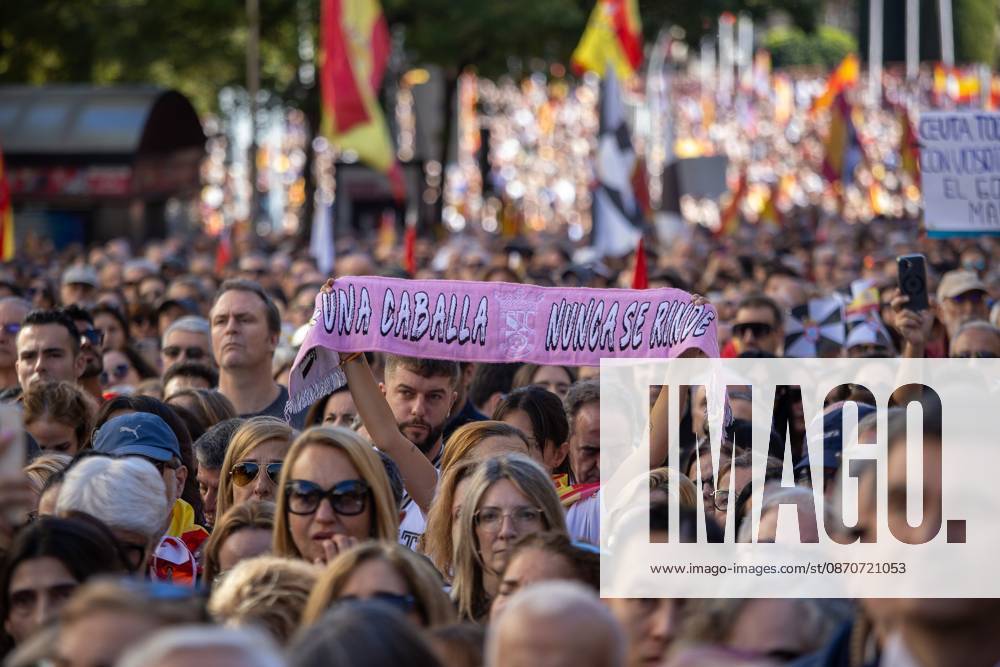 A march demanding solutions and a restoration of social normalcy in Ceuta - Madrid, Spain - 25 Oct 2026 Protesters hold a scarf that reads: A *caballa* never gives up. Thousands of people in Madrid have rallied in support of the demands made by women from Ceuta—known locally as caballas —who are calling for a return to normalcy in the autonomous city. Madrid Spain