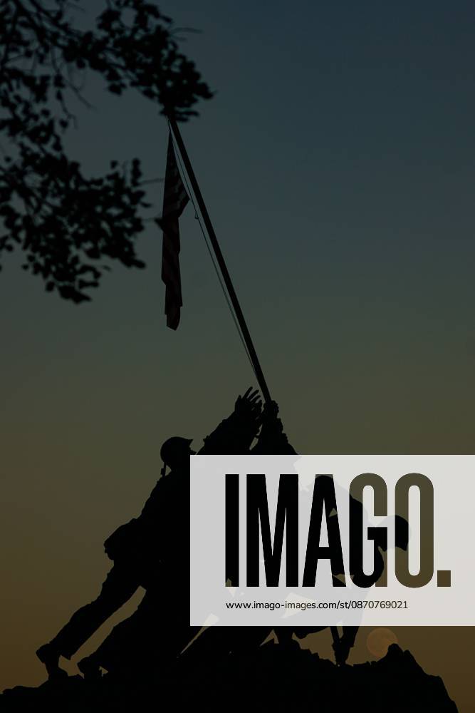 WASHINGTON, D.C., UNITED STATES - OCTOBER 25, 2026: Full Moon seen during the Full Hunter s Moon in Washington, D.C., United States. Washington D.C United States of America - ZUMAq101 20261025_zna_q101_288