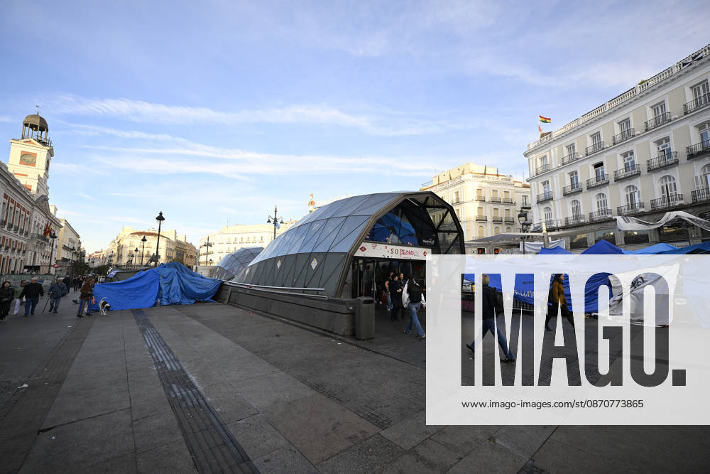 Tent protest at Sol Square in Madrid marks its first month MADRID, SPAIN - OCTOBER 26: A view of the area where Spaniards continue a tent protest at Sol Square, launched on September 26 to call on the central and regional governments to find solutions to the country s housing crisis, as the protest marks its first month in Madrid, Spain, on October 26, 2026. Burak Akbulut Anadolu Madrid Spain. Editorial use only. Please get in touch for any other usage.