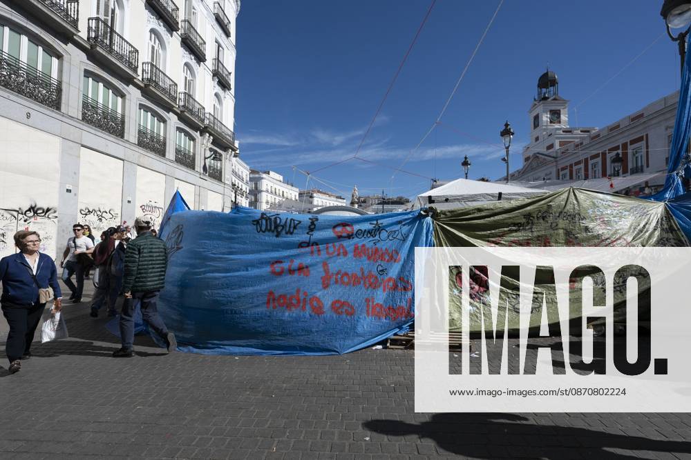 A view of the area where Spaniards continue a tent protest at Sol Square, launched on September 26 to call on the central and regional governments to find solutions to the country s housing crisis, as the protest marks its first month in Madrid, Spain Madrid Spain - ZUMAs197 20261026_aaa_s197_039