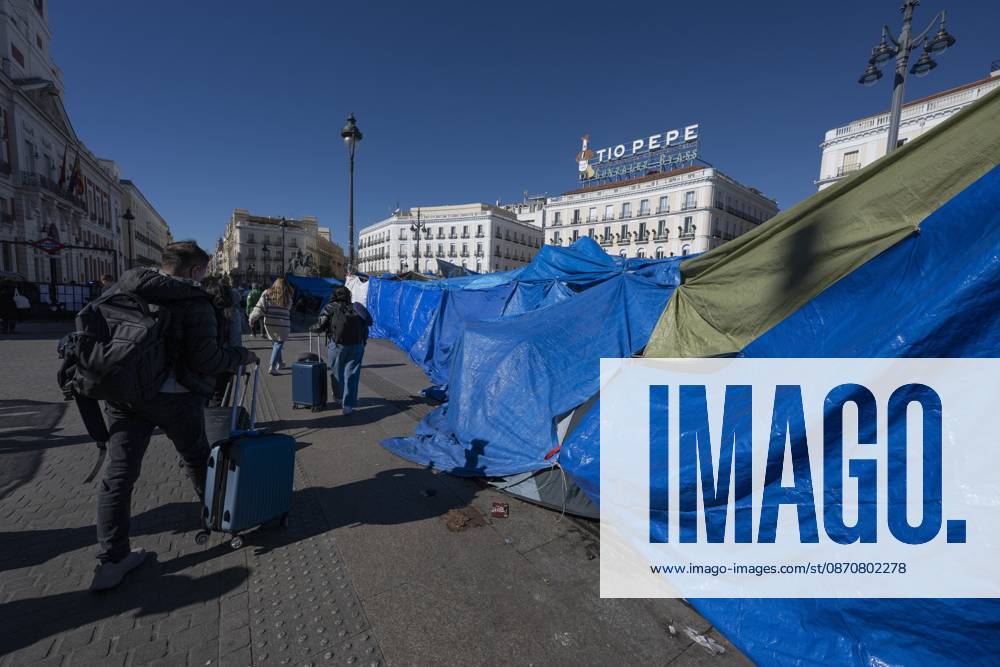 A view of the area where Spaniards continue a tent protest at Sol Square, launched on September 26 to call on the central and regional governments to find solutions to the country s housing crisis, as the protest marks its first month in Madrid, Spain Madrid Spain - ZUMAs197 20261026_aaa_s197_044