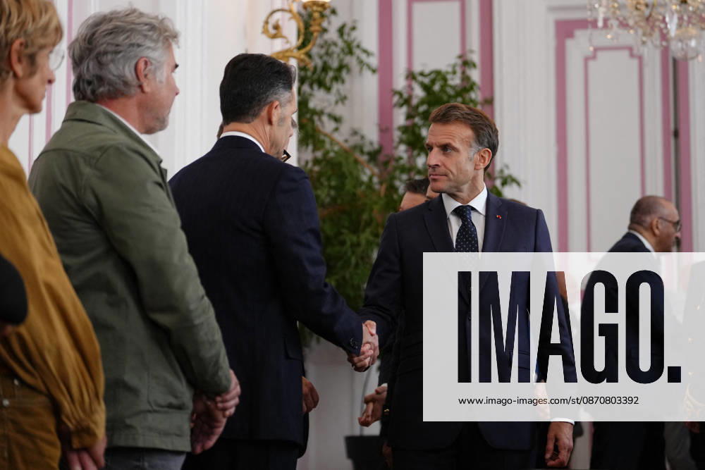 President Macron visits Marseille a Week After the Riots - France French President Emmanuel Macron meets with business owners whose businesses were damaged during recent riots in Marseille, France, Monday, October 26, 2026, during a visit to notice the return of republican order after the violence and looting that punctuated the citizen mobilization of October 17, 2026. Protests by high school students over learning conditions sparked a movement that has since spread nationwide, fuelled by broader anger over the rising cost of living. Photo by Aurelien Morissard Pool ABACAPRESS.COM Marseille France