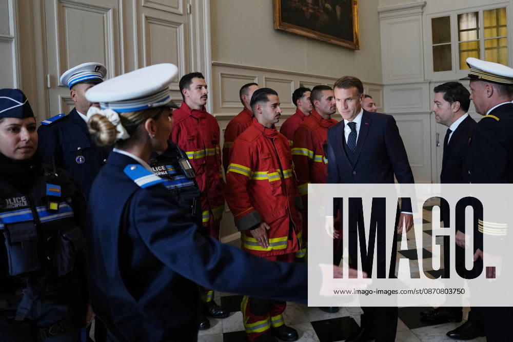 President Macron visits Marseille a Week After the Riots - France French President Emmanuel Macron meets with firefighters and police officers at the city hall in Marseille, France, Monday, October 26, 2026, during a visit to notice the return of republican order after the violence and looting that punctuated the citizen mobilization of October 17, 2026. Protests by high school students over learning conditions sparked a movement that has since spread nationwide, fuelled by broader anger over the rising cost of living. Photo by Aurelien Morissard Pool ABACAPRESS.COM Marseille France