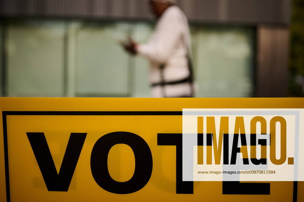 People pass election signage as they head to the polls to vote in Toronto s municipal election, on Monday, Oct. 26, 2026. Toronto Canada - ZUMAc35_ 20261026_zaf_c35_049