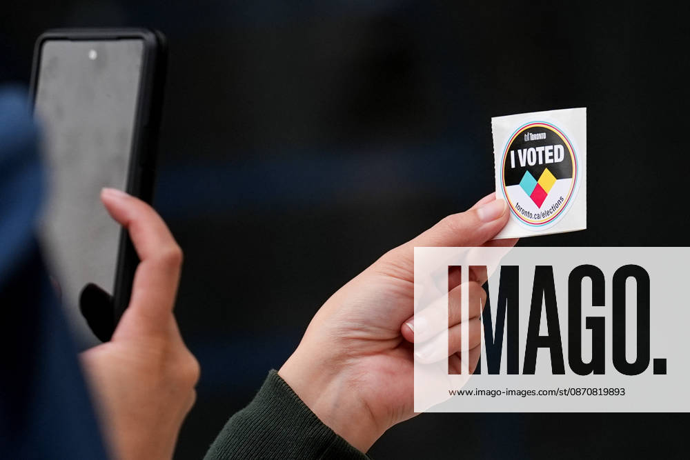 Toronto Municipal Election TORONTO, CANADA - OCTOBER 26 : A voter takes a photo of the ‘I Voted’ sticker after casting their ballot in Toronto municipal election in Toronto, Ontario on October 26, 2026. Mert Alper Dervis Anadolu Ontario Canada. Editorial use only. Please get in touch for any other usage.