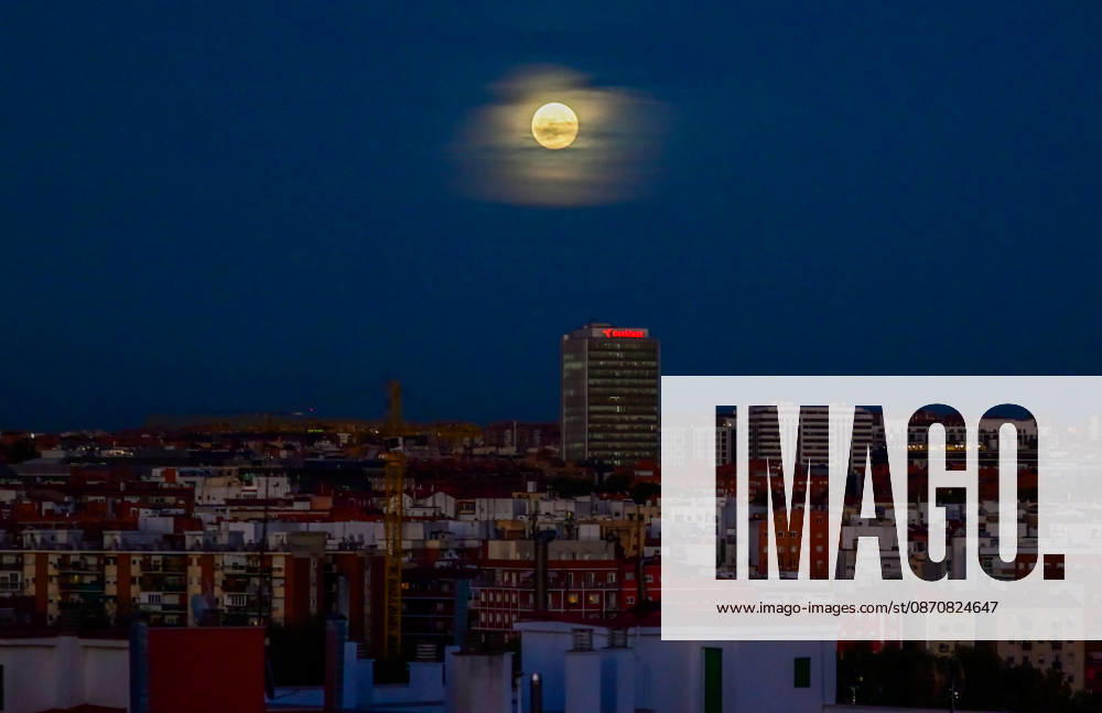 The full Moon rises over the Madrid skyline, Spain, during the evening of October 26, 2026. The October full Moon, known as the HunterÃ¢â‚¬â ¢s Moon, appears above the cityÃ¢â‚¬â ¢s urban landscape shortly after sunset. Madrid SPAIN - ZUMAz108 20261026_znp_z108_003