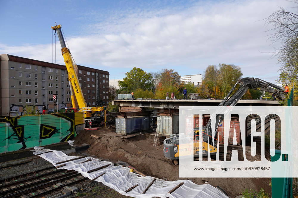 Demolition of the Hain Bridge in Chemnitz Is in Full Swing October 26, 2026, Chemnitz, Hain Bridge, Demolition work on the Hain Bridge continued unabated on Monday morning, and a large portion has already been removed. The bridge is firs