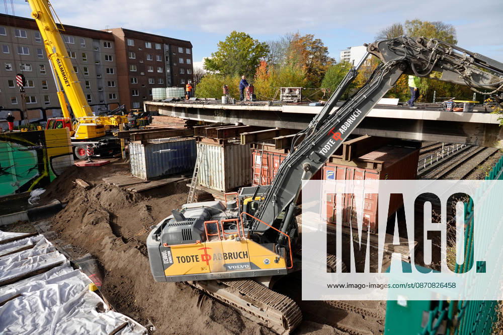 Demolition of the Hain Bridge in Chemnitz Is in Full Swing October 26, 2026, Chemnitz, Hain Bridge, Demolition work on the Hain Bridge continued unabated on Monday morning, and a large portion has already been removed. The bridge is firs