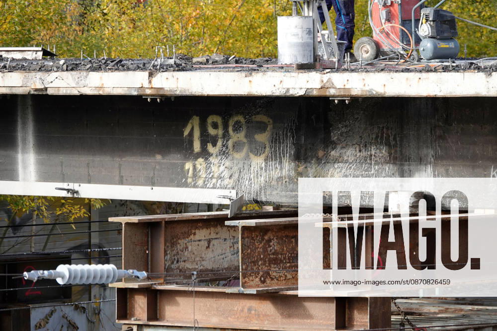 Demolition of the Hain Bridge in Chemnitz Is in Full Swing October 26, 2026, Chemnitz, Hain Bridge, Demolition work on the Hain Bridge continued unabated on Monday morning, and a large portion has already been removed. The bridge is firs