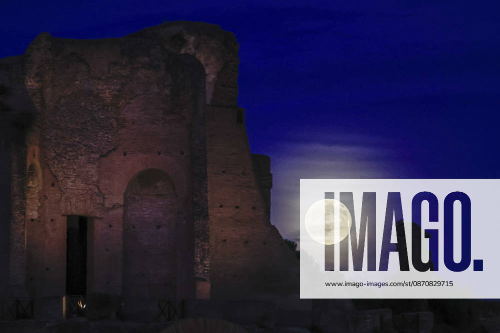 Full moon rising in Rome ROME, ITALY, OCTOBER 26: The full moon rises behind the Palatine hill in Rome, Italy, on October 26, 2026. Riccardo De Luca Anadolu Rome Italy. Editorial use only. Please get in touch for any other usage.