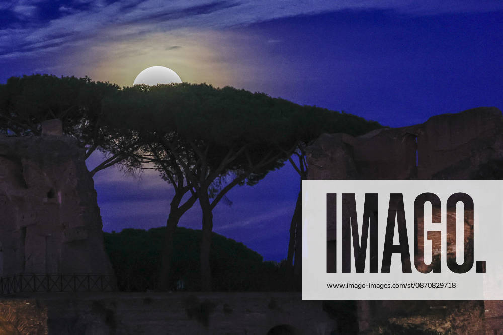 Full moon rising in Rome ROME, ITALY, OCTOBER 26: The full moon rises behind the Palatine hill in Rome, Italy, on October 26, 2026. Riccardo De Luca Anadolu Rome Italy. Editorial use only. Please get in touch for any other usage.