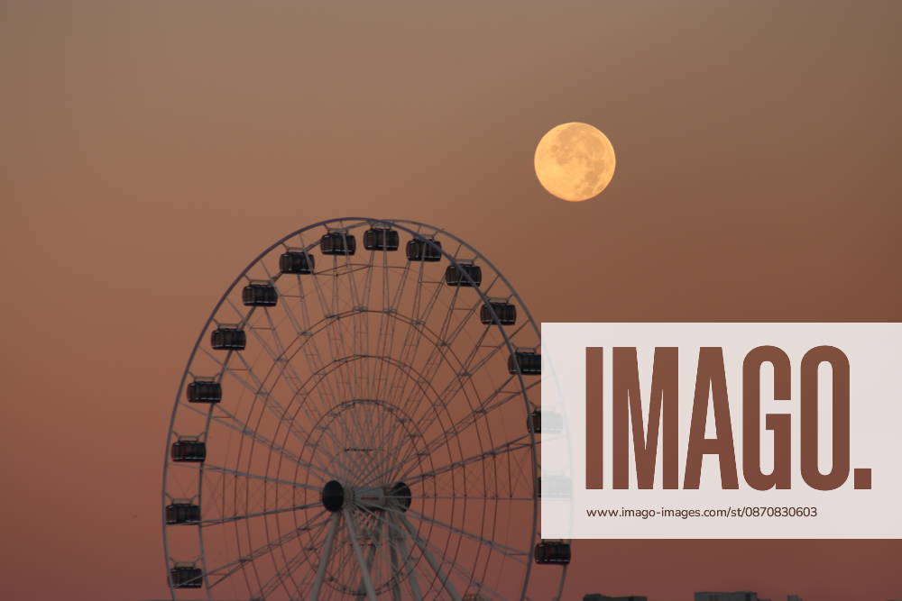 October s full Hunter s Moon in New Jersey SECAUCUS, NEW JERSEY, UNITED STATES - OCTOBER 26: The full moon, known as the Hunter s Moon for the month of October, rises alongside a Ferris wheel on the banks of the Hackensack River in Secaucus, New Jersey, United States on October 26, 2026. Islam Dogru Anadolu New York United States. Editorial use only. Please get in touch for any other usage.
