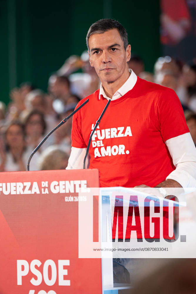 Sánchez Speaks at a Pre-Campaign Event in Gijón The secretary-general of the PSOE and Prime Minister, Pedro Sánchez, speaks at a pre-campaign event for the party on October 26, 2026, in Gijón, Asturias, Spain. Prime Minister Pedro Sánchez visits Gijón, combining an institutional agenda with a key pre-campaign event ahead of the upcoming general election on November 29. OCTOBER 26, 2026 Gijón, Asturias Gijón, Asturias, Spain