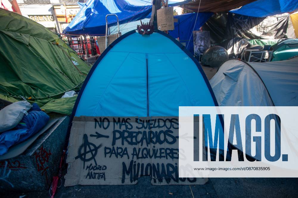 Madrid reaches one month of protests MADRID, SPAIN OCTOBER 26, 2026: Madrid has reached one month of protests in La Puerta del Sol Square, where hundreds of activists fighting for the right to housing in Spain have been staying in tents set up on September 26 of this year. The protesters organized the occupation of the plaza in response to the eviction of Maricarmen Abascal, an 87-year-old woman who was removed from her home and later died at a hospital in Spain s capital. Madrid MADRID Spain