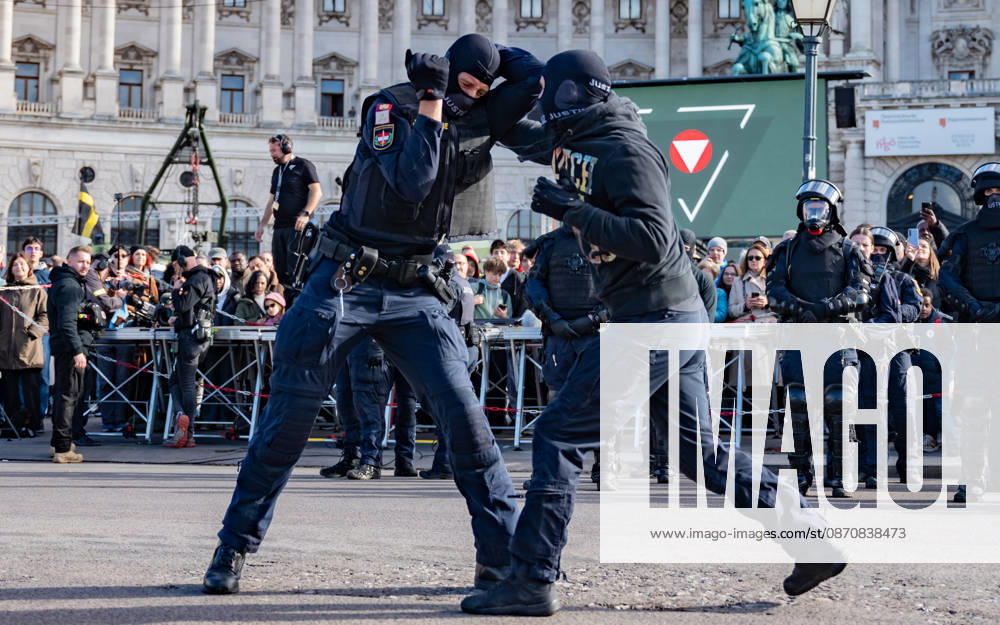 Official celebrations for the 2026 Austrian National Day Oath-taking ceremony during the official celebrations for the 2026 National Day at Heldenplatz in Vienna, Austria The Prison Guard Special Operations Unit (JEG) during a demonstration in Vienna at Heldenplatz, Vienna, Austria