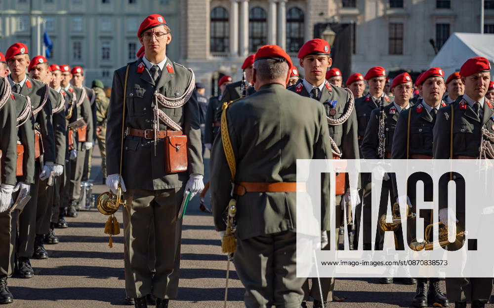 Official celebrations for Austria’s National Day 2026 Wreath-laying ceremony during the official celebrations on National Day 2026 at the outer castle gate on Heldenplatz in Vienna, Austria. The photo shows the Vienna Guard, Vienna Guard Battalion, Vienna’s Heldenplatz, Vienna, Austria