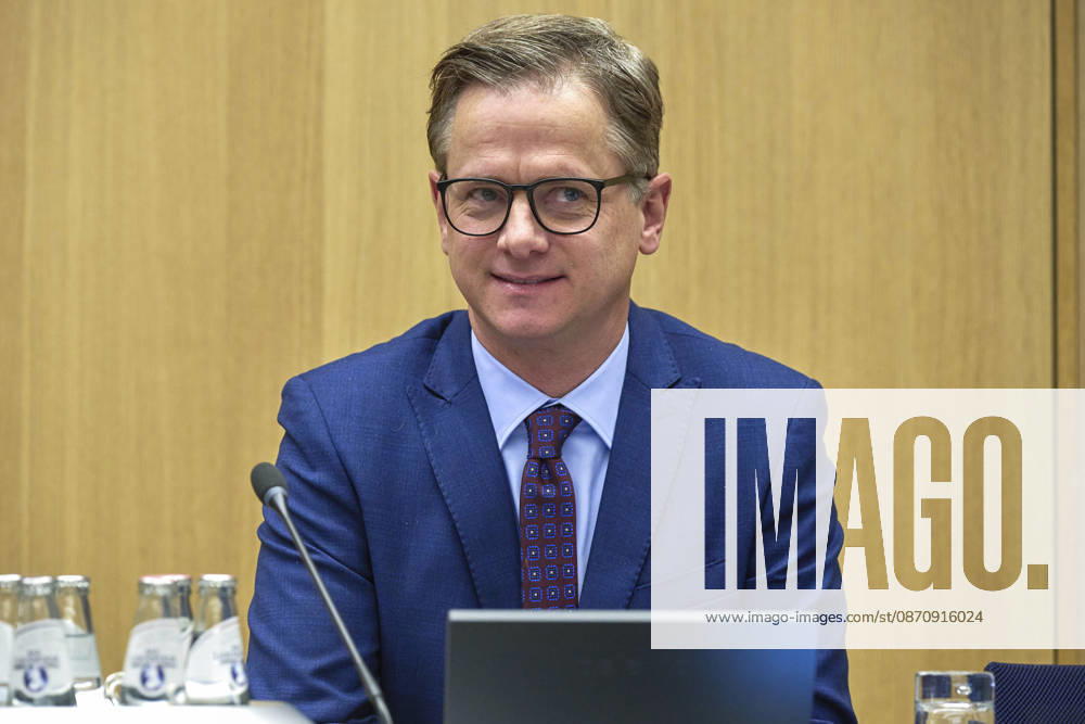 Federal Health Minister Carsten Linnemann (CDU) during the inaugural meeting of the Long-Term Care Structure Commission on Tuesday, October 27, 2026, in Berlin. FOR