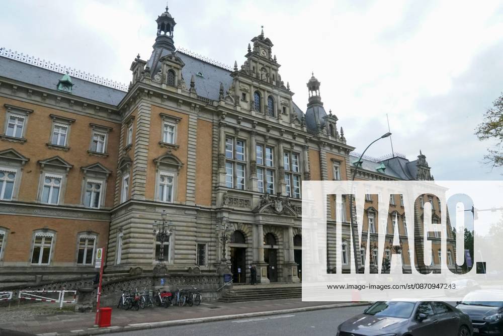 CNTV COURT Exterior View Hamburg, Sievekingsplatz High security measures are in place at the Hamburg Regional Court Criminal Justice Building October 27, 2026 Hamburg, Germany