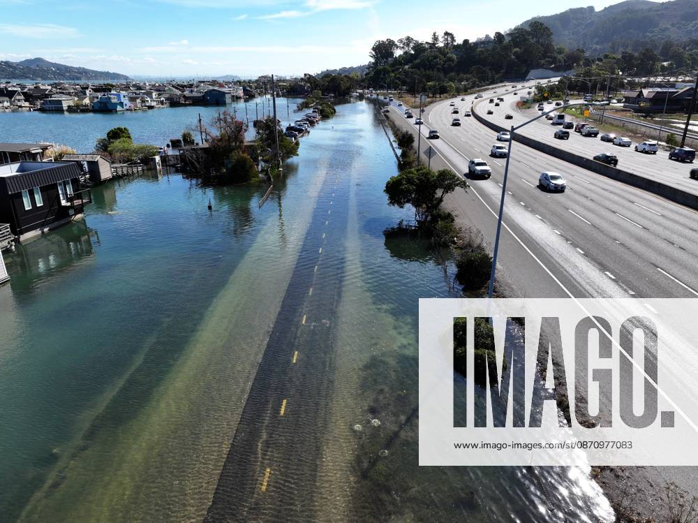 High tide in Marin County of California MARIN COUNTY, CA - OCTOBER 27: Floodwaters covered roads in Marin County during high tide between Sausalito and Mill Valley in California, United States on October 27, 2026. Tayfun Coskun Anadolu California United States. Editorial use only. Please get in touch for any other usage.
