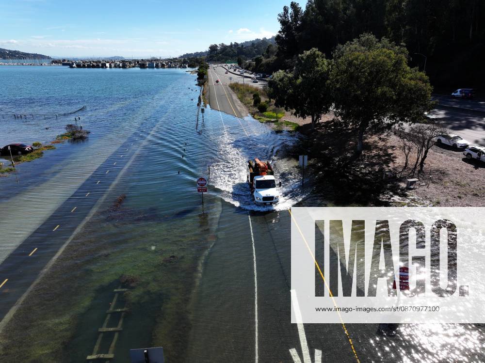 High tide in Marin County of California MARIN COUNTY, CA - OCTOBER 27: Floodwaters covered roads in Marin County during high tide between Sausalito and Mill Valley in California, United States on October 27, 2026. Tayfun Coskun Anadolu California United States. Editorial use only. Please get in touch for any other usage.