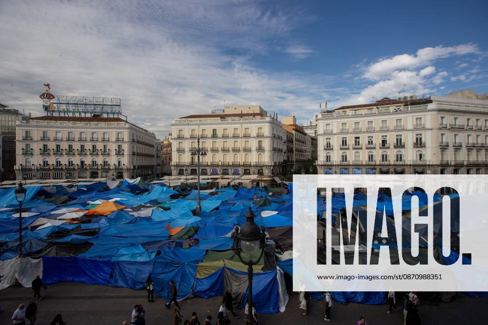 Puerta del Sol Encampment in Madrid, Spain - 27 Oct 2026 A general view of Madrid’s Puerta del Sol, featuring hundreds of tents. The encampment at Madrid’s Puerta del Sol has reached its one-month mark. Hundreds of tents remain set up by housing rights activists, who organized the occupation of the square in response to the eviction of Maricarmen—a woman in her eighties—carried out by a real estate investment fund. Madrid Spain