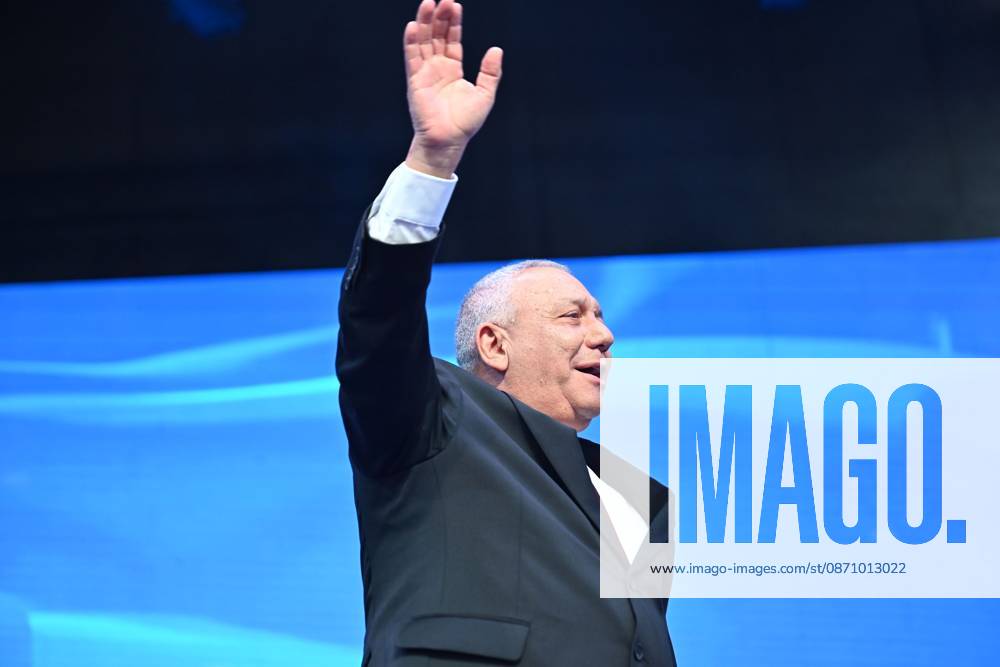 Israeli politician GADI EISENKOT, 66, thanks and waves to his supporters, gathered at the Yashar party s campaign headquarters in Tel Aviv as initial exit polls are released following Israel s parliamentary elections. The projections give the opposition bloc an advantage over Prime Minister B. Netanyahu s bloc, with neither securing a parliamentary majority. Tel Aviv Israel - ZUMAq101 20261028_zna_q101_007