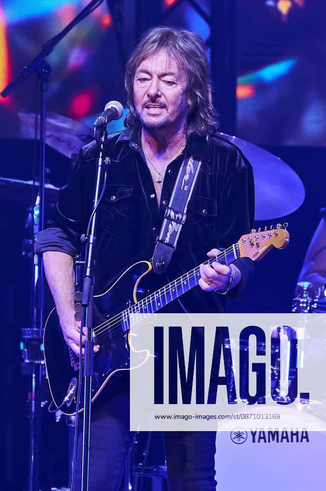 Chris Norman Band live at a concert on the Lifelines Tour at the Swiss Life Hall in Hanover, October 26, 2026 Foto:xU.xFuturexImagex norman_6007