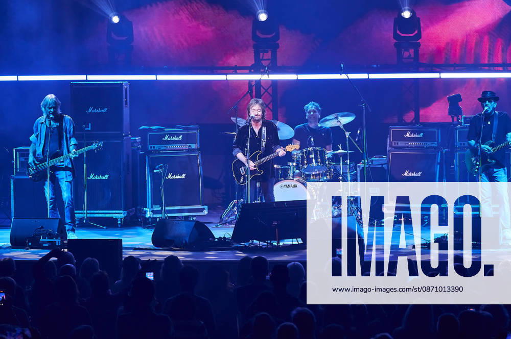 Chris Norman Band live at a concert on the Lifelines Tour at the Swiss Life Hall in Hanover, October 26, 2026 Foto:xU.xFuturexImagex norman_6018