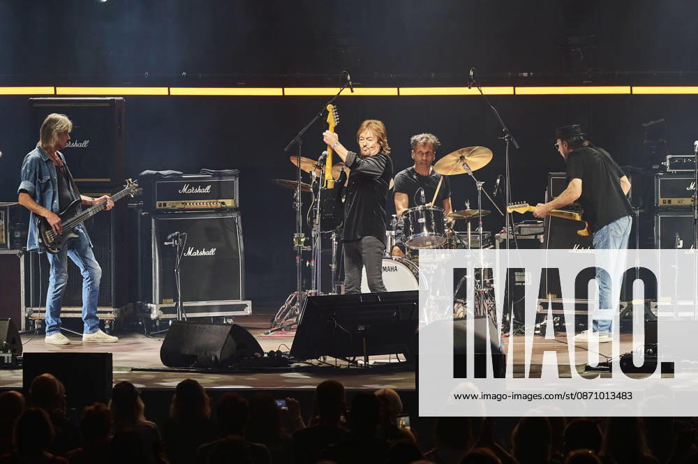 Chris Norman Band live at a concert on the Lifelines Tour at the Swiss Life Hall in Hanover, October 26, 2026 Foto:xU.xFuturexImagex norman_6031