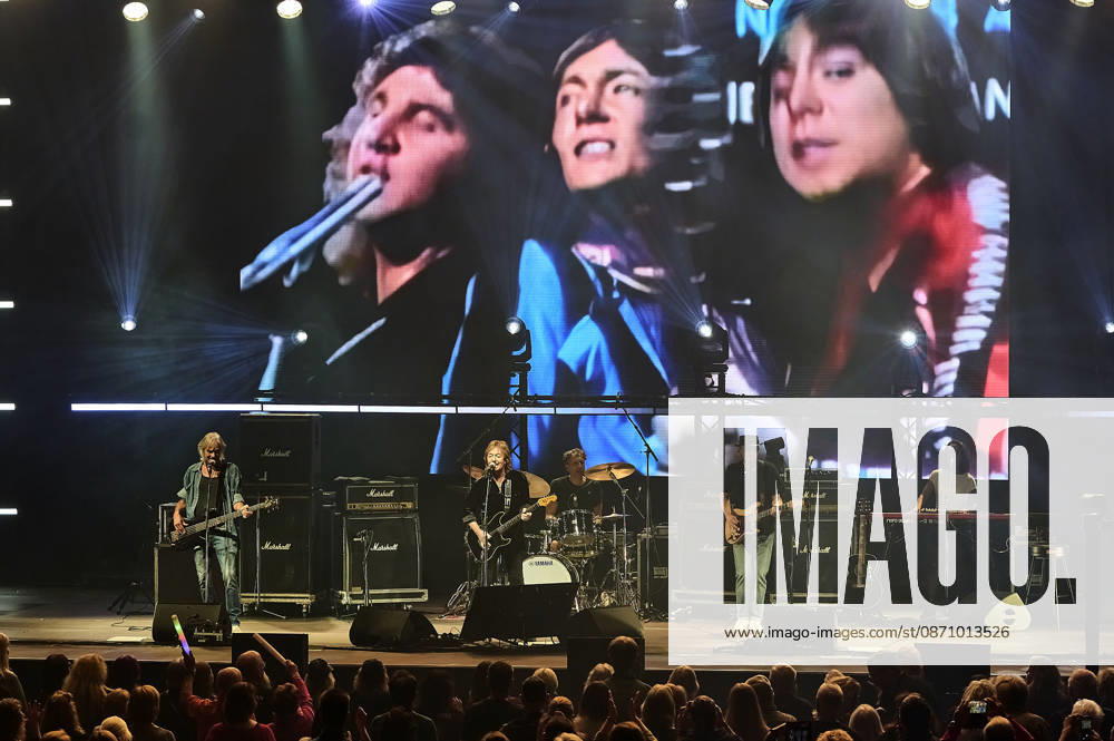 Chris Norman Band live at a concert on the Lifelines Tour at the Swiss Life Hall in Hanover, October 26, 2026 Foto:xU.xFuturexImagex norman_6046
