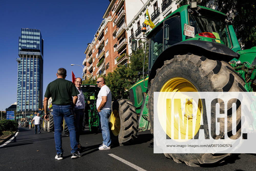 About 500 tractors take to the streets of Madrid to demand a profitable agricultural sector. Several tractors arrive in the capital on October 28, 2026, in Madrid, Spain. Nearly 500 tractors, accompanied by thousands of farmers and ranchers from all over Spain—called to action by Asaja, COAG, and Unión de Uniones, have taken to the streets of Madrid to demand urgent measures that guarantee the profitability of farms and the future of the countryside. October 28, 2026 Carlos Lujá Madrid, Spain
