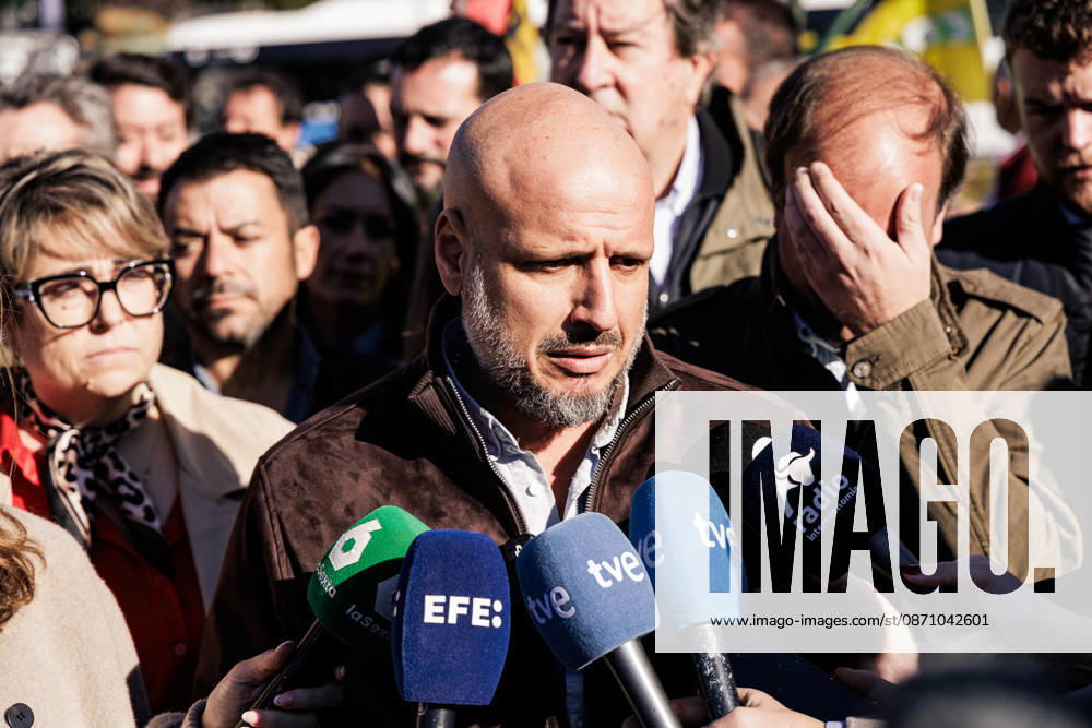 Nearly 500 tractors take to the streets of Madrid to demand a profitable agricultural sector. Rodrigo Alonso, head of Vox’s agricultural policy, speaks to the media during a tractor rally on October 28, 2026, in Madrid, Spain. Nearly 500 tractors, accompanied by thousands of farmers and ranchers from all over Spain—organized by Asaja, COAG, and Unión de Uniones, have taken to the streets of Madrid to demand urgent measures that guarantee the profitability of farms and the future of the countryside. OCTOBER 28, 2026 Carlos Lujá Madrid, Spain