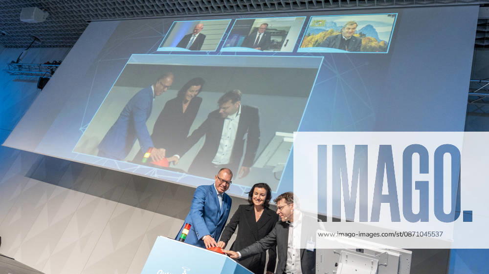 Dorothee Bär, Federal Minister of Research; Andreas Tünnermann, Fraunhofer IOF, spoke