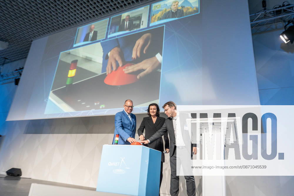 Dorothee Bär, Federal Minister of Research; Andreas Tünnermann, Fraunhofer IOF, spoke