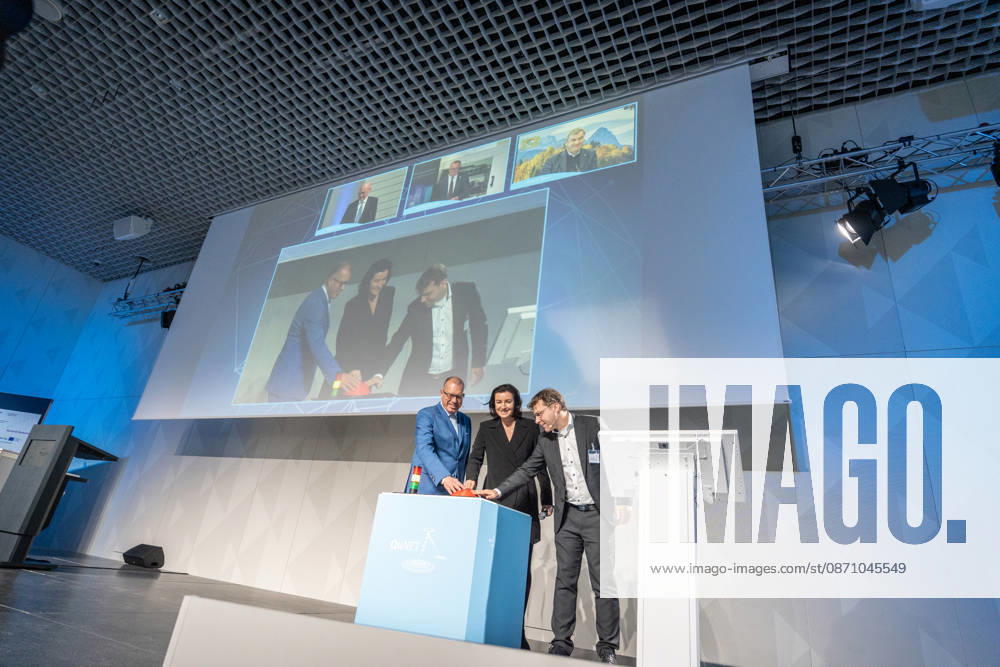 Dorothee Bär, Federal Minister of Research; Andreas Tünnermann, Fraunhofer IOF, spoke