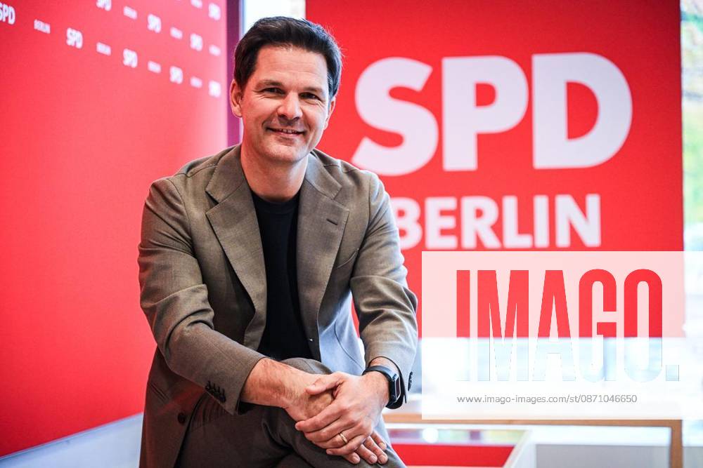 SPD Lead Candidate Steffen Krach ** ** **SPD Lead Candidate Steffen Krach r, photographed on October 28, 2026, in Berlin Berlin Berlin Berlin Copyright MaurizioxGambarini