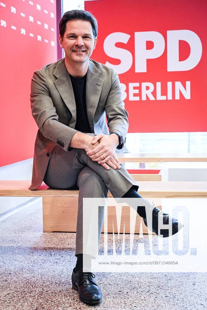 SPD Lead Candidate Steffen Krach ** ** **SPD Lead Candidate Steffen Krach r, photographed on October 28, 2026, in Berlin Berlin Berlin Berlin Copyright MaurizioxGambarini