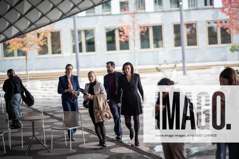 Dorothee Bär, Federal Minister for Research, Technology, and Space (on the right in the photo), walks from her ministry to the Futurium, which is located directly on the neighboring property. Conclusion and presentation of the QuNET initiative, a quantum communications network connecting Bavaria, Thuringia, and Berlin, Berlin, Germany, Futurium