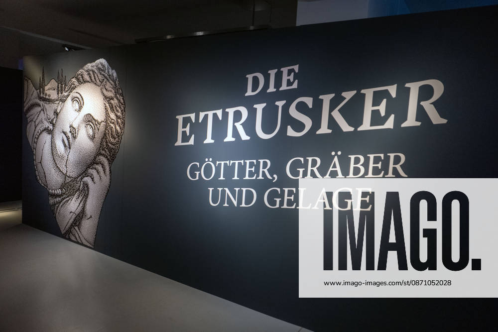 SMAC_Sonderausstellung_Etrusker 28.10.2026, Chemnitz, smac, Sonderausstellung 30.10.2026 29.03.2027 Mit der Ausstellung Die Etrusker. Götter, Gräber und Gelage zeigt das smac nach Pompeji und Herculaneum wieder ein Thema der Klassischen Antike. Doch dieses Mal und das macht es so reizvoll und spannend sind es nicht die allseits bekannten Römer, sondern mit den Etruskern eine Hochkultur, die bereits vor den Römern im italischen Raum Großes schuf. Die Etrusker wurden von den Römern Tusci und von den Griechen Tyrrhenoi genannt. Die Bezeichnungen leben bis heute als Toskana und Tyrrhenisches Meer weiter. Die Ausstellung illustriert mit hochkarätigen Leihgaben aus italienischen Museen die Geschichte, Handelsbeziehu