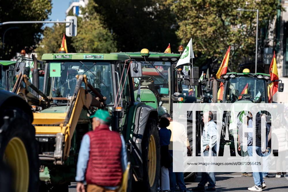 Spanish farmers take to Madrid s streets with tractors to demand better conditions for the agricultural sector. MADRID, SPAIN - OCTOBER 28: Tractors from across Spain fill the streets of Madrid as farmers and livestock breeders mobilize to demand fair prices, lower production costs, better working conditions, and stronger support for the agricultural sector in Madrid, Spain on October 28, 2026. Diego Radames Anadolu Madrid Spain. Editorial use only. Please get in touch for any other usage.
