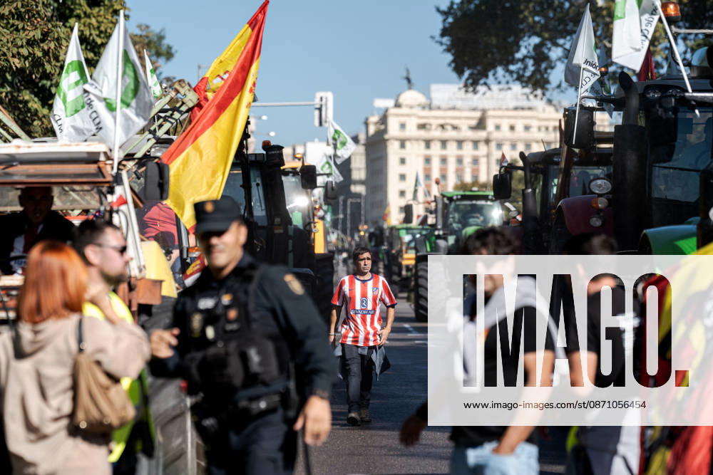 Spanish farmers take to Madrid s streets with tractors to demand better conditions for the agricultural sector. MADRID, SPAIN - OCTOBER 28: Tractors from across Spain fill the streets of Madrid as farmers and livestock breeders mobilize to demand fair prices, lower production costs, better working conditions, and stronger support for the agricultural sector in Madrid, Spain on October 28, 2026. Diego Radames Anadolu Madrid Spain. Editorial use only. Please get in touch for any other usage.