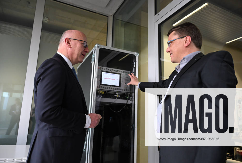 Quantum Communication Network Activated in Berlin BERLIN, GERMANY – OCTOBER 28: Berlin’s Governing Mayor Kai Wegner and FSO Team Leader Nino Walentar, participate in the activation of a cross-state quantum communication network connecting Bavaria, Thuringia and Berlin at the Fraunhofer Heinrich Hertz Institute (HHI) in Berlin, Germany, on October 28, 2026. The live demonstration marks the culmination of the seven-year QuNET research initiative, which develops highly secure communication systems based on quantum technologies. Volodymyr Sindieiev Anadolu Berlin Germany. Editorial use only. Please get in touch for any other usage.
