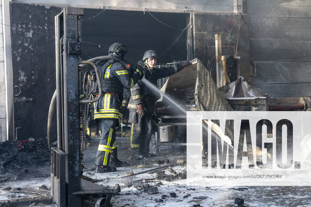 Russian drone strike on postal facility in Kharkiv leaves one dead and four injured KHARKIV, UKRAINE - OCTOBER 28: Emergency personnel work at the scene following a Russian attack on a postal service branch in Kharkiv, Ukraine, on October 28, 2026. Local authorities reported that Russian forces struck the facility around 12:55 p.m. using a Geran-3 attack drone, triggering a fire at the site that resulted in the death of a 38-year-old man and injured four others including a woman. Serhii Masin Anadolu Kharkiv Ukraine. Editorial use only. Please get in touch for any other usage.