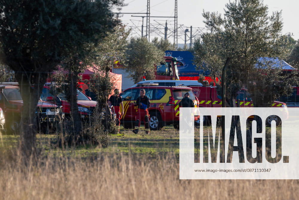 October 28, 2026, Urda, Toledo, Spain: October 28, 2026, Urda, Toledo, Spain: At least 68 people have died and dozens more were injured after two high-speed passenger trains collided near Urda station in the province of Toledo on Wednesday morning, regional authorities confirmed. The catastrophe occurred at approximately 08:53 AM when a state-owned Renfe AVE train struck the rear of a stationary train operated by private carrier Iryo. More than 500 passengers were on board both convoys, which were traveling along the Madrid-Andalusia high-speed corridor. Spanish Transport Minister ü scar Puente stated that the collision followed a safety system failure, after which an inexplicable order was issued - ZUMAd308 20261028_zsp_d308_091
