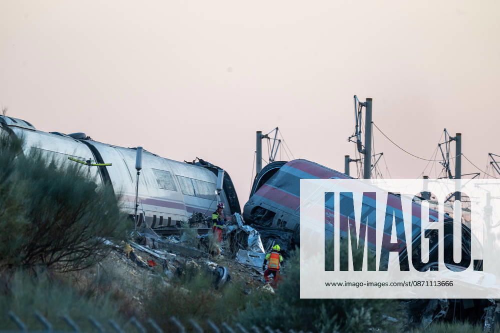 October 28, 2026, Urda, Toledo, Spain: October 28, 2026, Urda, Toledo, Spain: At least 68 people have died and dozens more were injured after two high-speed passenger trains collided near Urda station in the province of Toledo on Wednesday morning, regional authorities confirmed. The catastrophe occurred at approximately 08:53 AM when a state-owned Renfe AVE train struck the rear of a stationary train operated by private carrier Iryo. More than 500 passengers were on board both convoys, which were traveling along the Madrid-Andalusia high-speed corridor. Spanish Transport Minister ü scar Puente stated that the collision followed a safety system failure, after which an inexplicable order was issued - ZUMAd308 20261028_zsp_d308_145